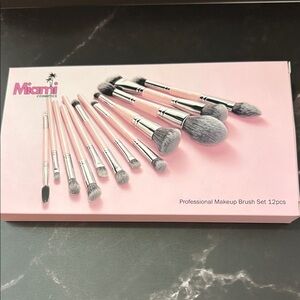 Miami Cosmetics Makeup 12 Piece Brush Set